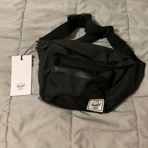 NWT Herschel Seventeen Hip Pack